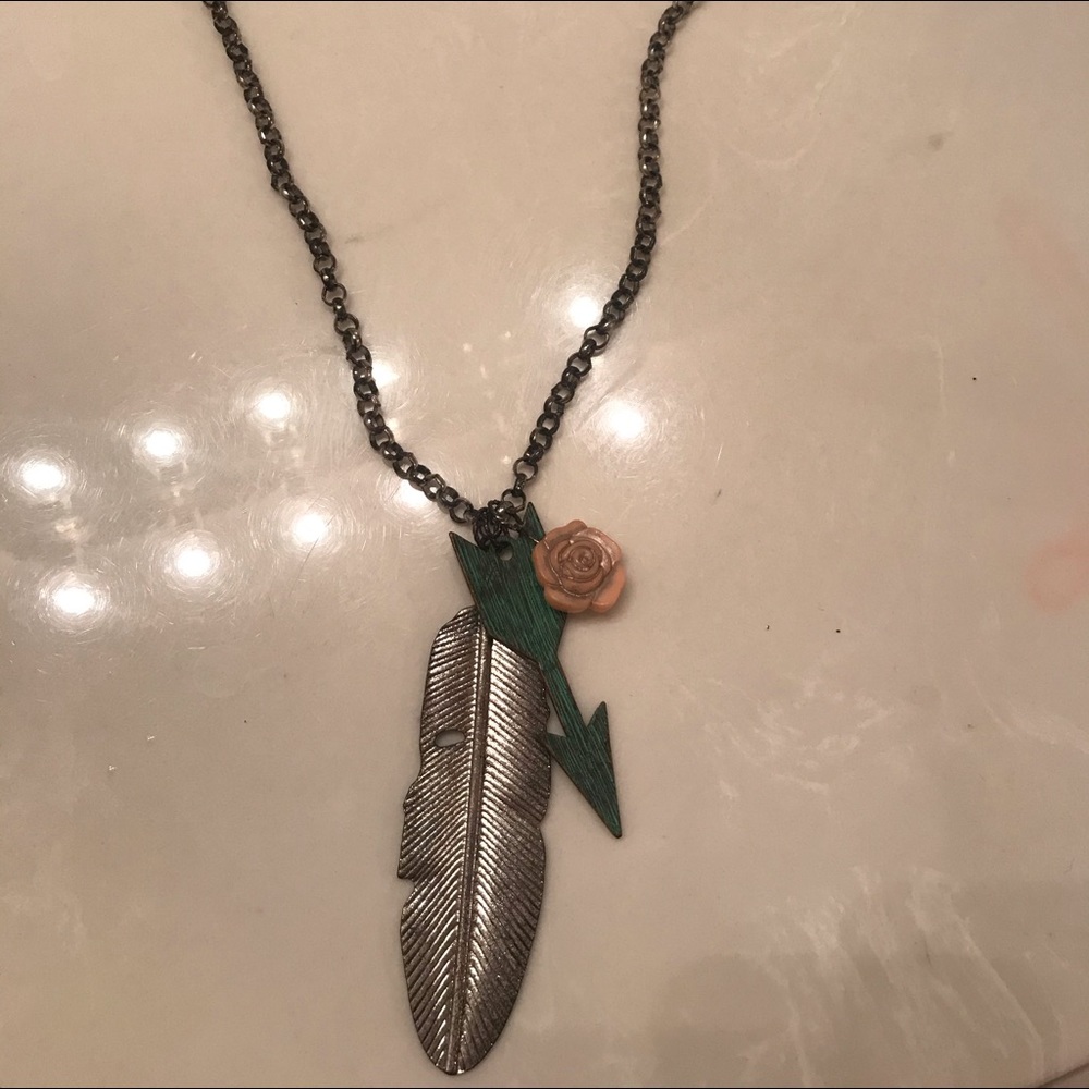 Feather/arrow long necklace